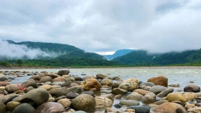 নদীর নাব্যতা সংকটে সাদা পাথর, উদ্বেগে পর্যটন ও স্থানীয় অর্থনী